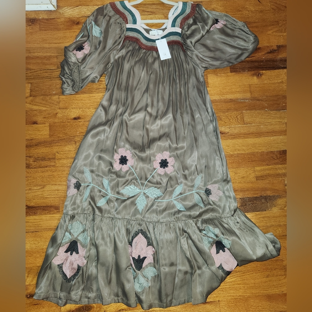 anthropologie silky embroidered Peasant Prairie  vtg style Oaxacan dress